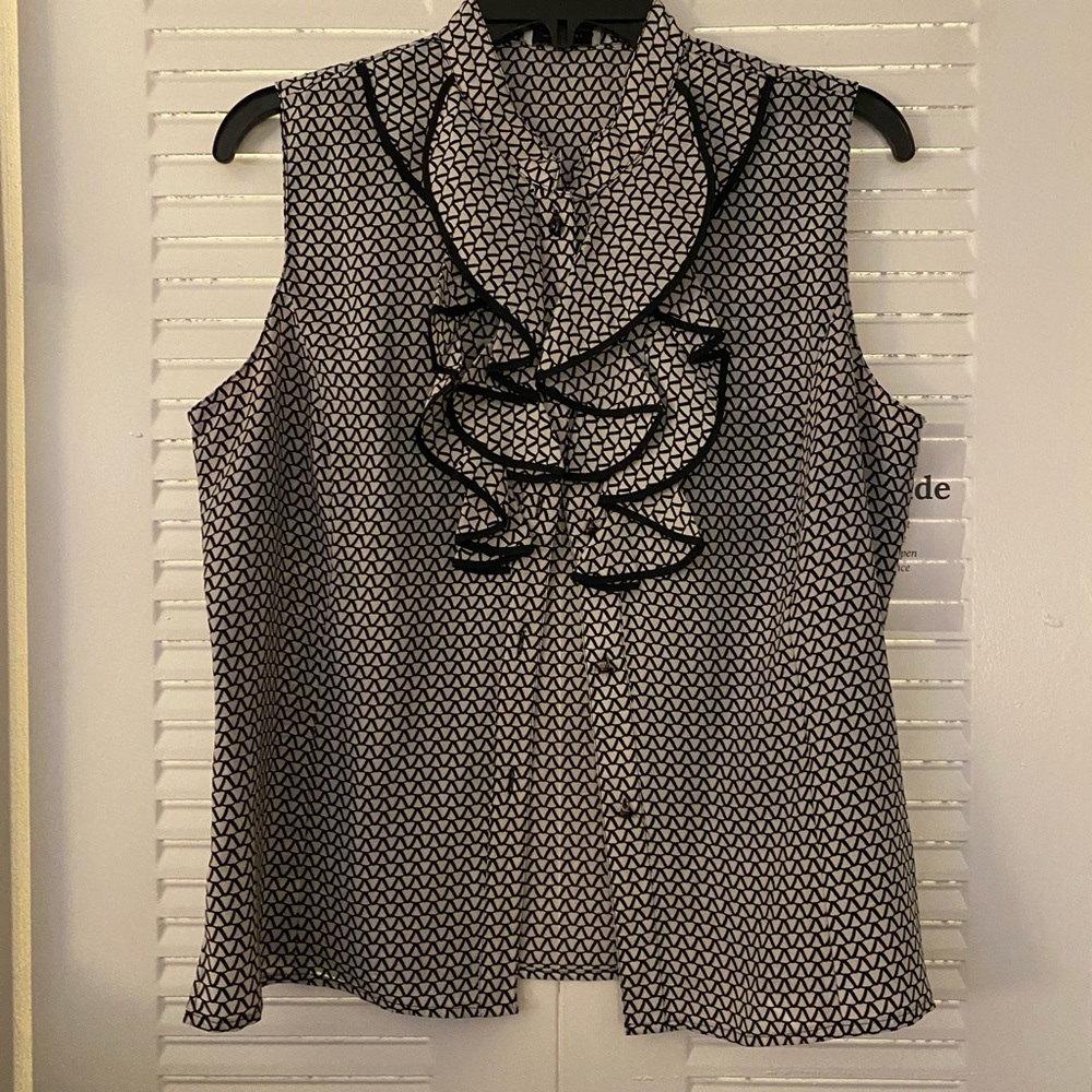 Tahari dress shirt ruffle in front